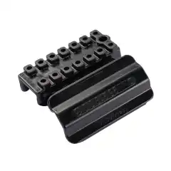 14 pins kontakt stykke i plast .Metall pinner er Ikke innkludert , men  du setter de bare over p&aring; denne .Den finns &aring; kj&oslash;pe med pinner ogs&aring;.<br />
<b>14-pin connector housing ORIGINAL PORSCHE 911 F/G 964 944 928 924 968</b><br />
<br />
Genuine Porsche part<br />
<br />
<b>Description:</b><br />
14-pin connector/socket housing. This connector is used on various wiring harnesses of the listed Porsche models.<br />
<br />
The Porsche brand is well-known to all of us. The parts we sell here are new, genuine parts &ndash; not used. Some Porsche parts are not available on the open market or are difficult to find. We search worldwide for precisely these spare parts to offer you a comprehensive portfolio and ensure you can get all the parts that are otherwise hard to find. We want to make things available to you so that your Porsche can continue to be cherished and maintained.<br />
<br />
<b>Reference numbers:</b><br />
<b>94461221500</b>,   944.612.215.00,   944 612 215 00<br />
<br />
<br />
<b>Scope of delivery:</b><br />
As shown in the illustration<br />
<br />
<b>Passer til :</b><br />
911 F/G from '70-<br />
964<br />
928<br />
944 from '85-<br />
968